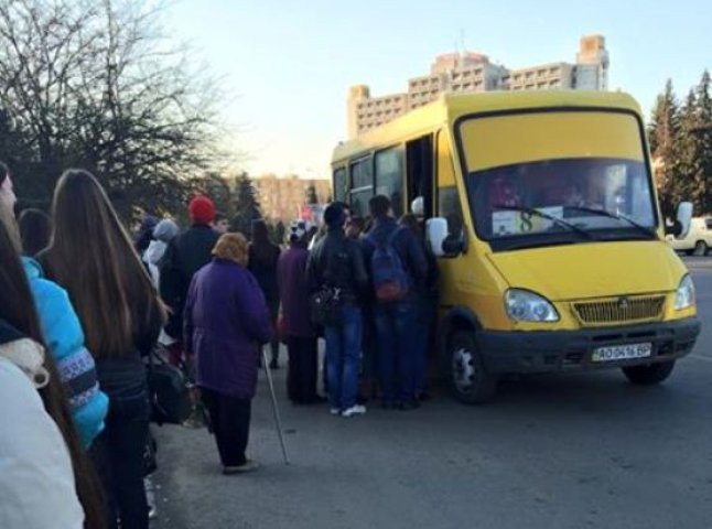 5 кроків, як не витрачати час на очікування міського автобуса в Ужгороді