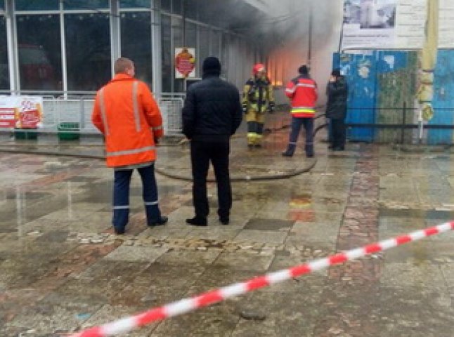 Внаслідок загорання перший поверх універмагу "Україна" вигорів повністю