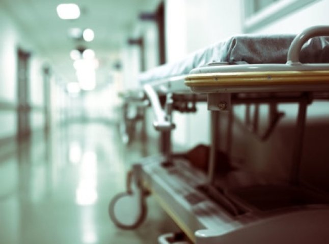 Закарпатського гінеколога звинувачують у смерті молодої породіллі