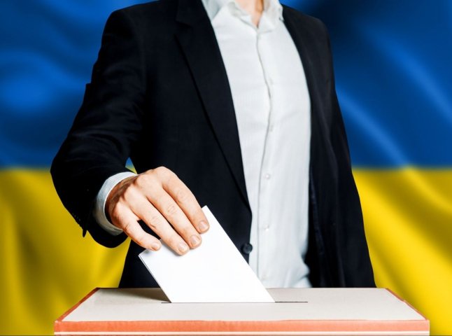 У Мукачеві на виборчих дільницях спостерігається висока явка виборців