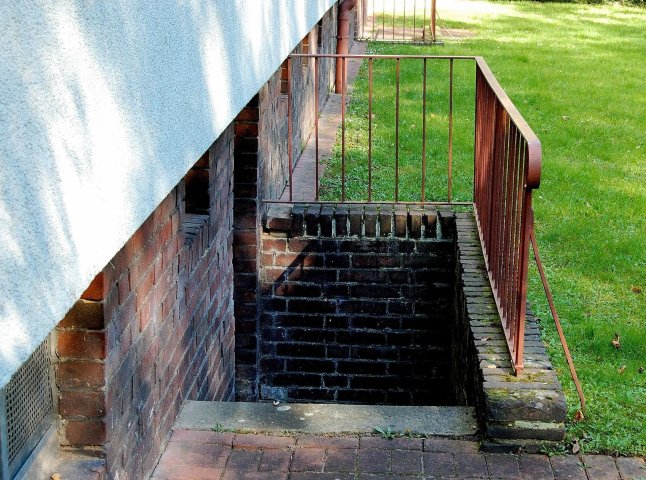 Укриття в багатоповерхівках Ужгорода відремонтують за понад 20 млн гривень