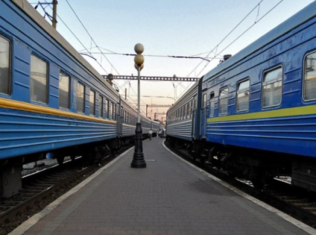 Укрзалізниця запропонувала 7 тисяч квитків на останні поїзди з Ужгорода