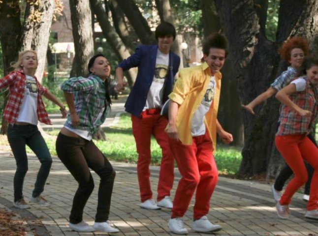 Завтра в Мукачеві учасники танцювального флешмобу проведуть перше тренування