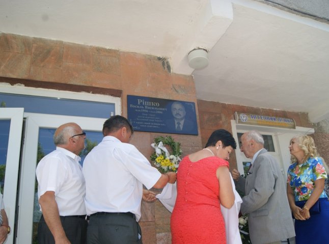 В Іршавській ЦРЛ встановили пам’ятну дошку колишньому керівнику лікарні