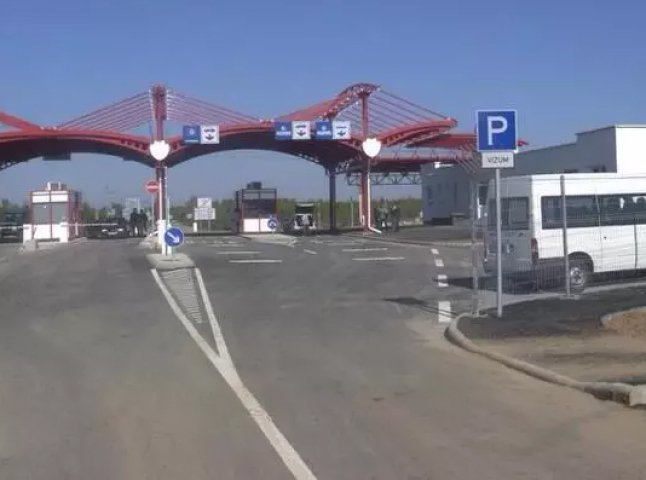 Збій у системі: один із пунктів пропуску на кордоні з Угорщиною не працює