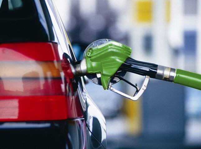 Ціна бензину марки А-95 у Мукачеві сягнула майже 22 гривень за літр