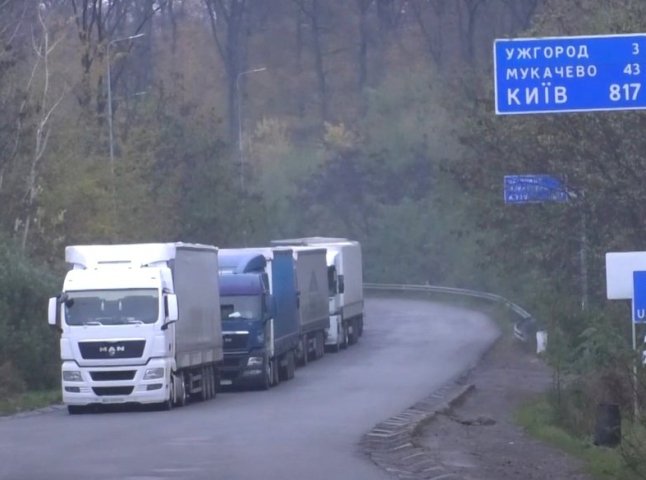 Що кажуть водії про блокування руху вантажівок на словацькому кордоні