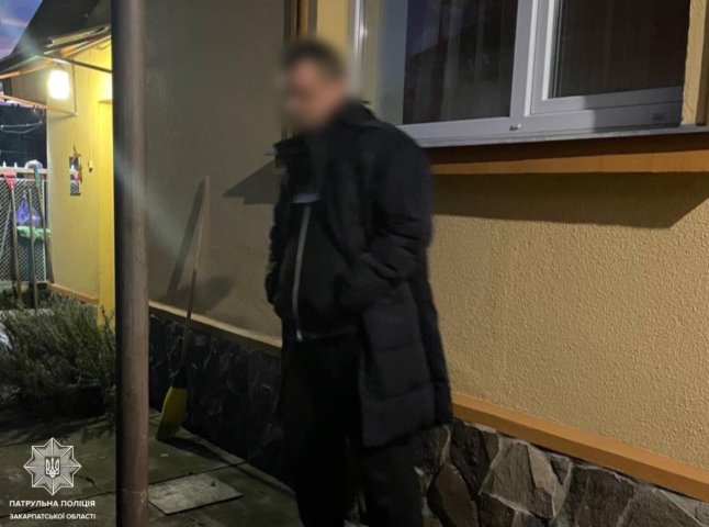 Погрожував матері зброєю: патрульні розповіли, що сталося в Ужгороді