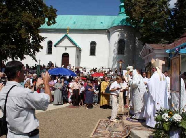 Графік Пасхальних Богослужінь та освячення пасок у православних храмах міста Ужгорода