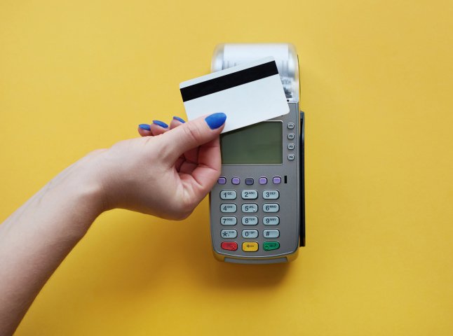 Для українців, які мають банківські картки, з 1 жовтня хочуть запровадити зміни Для українців, які мають банківські картки, з 1 жовтня хочуть запровадити зміни