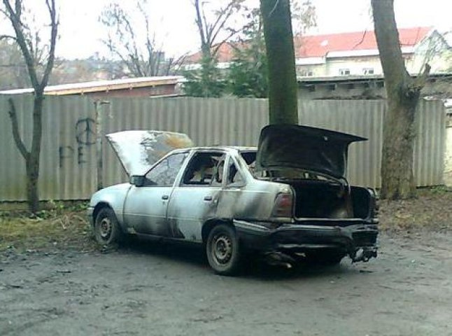 На Новий рік у мукачівця згорів "Opel" (ФОТО)