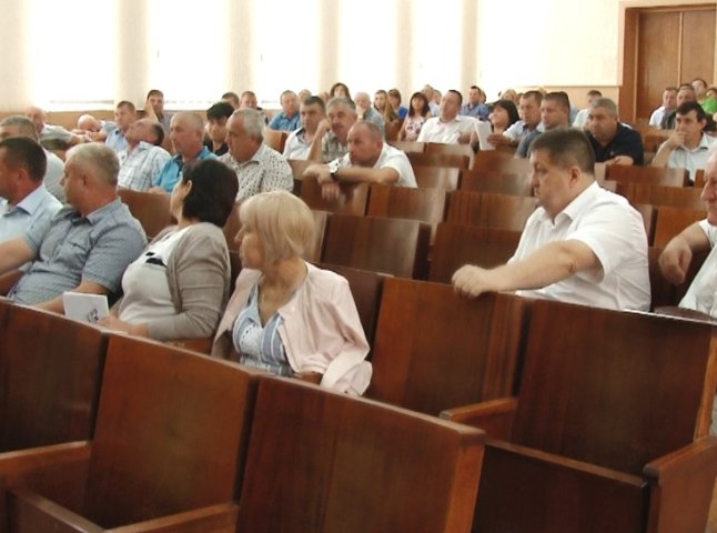 Депутати Мукачівської райради визнали роботу голови РДА Сергія Гайдая незадовільною щодо ремонту доріг