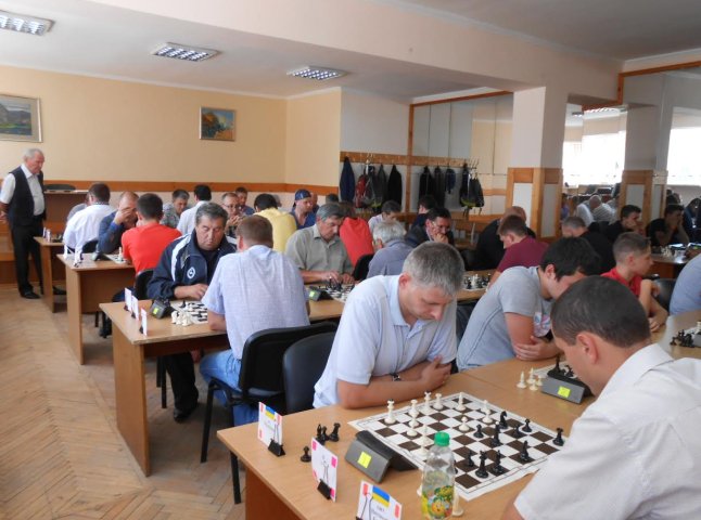 Мукачівці здобули перемогу на командному турнірі зі швидких шахів