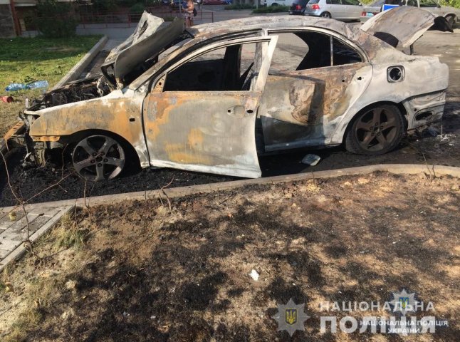 В Ужгороді згоріла машина. Підозрюють підпал