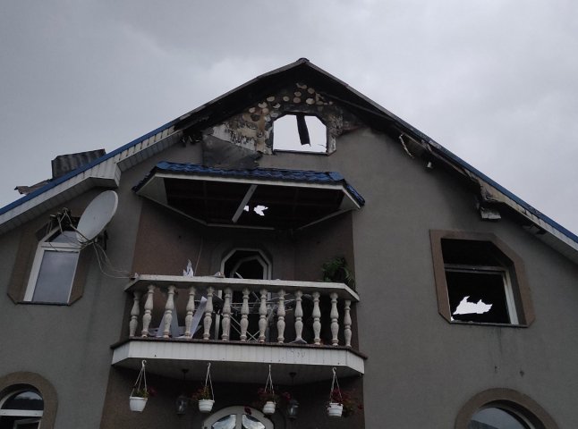 Удар блискавки міг спричинити пожежу в будинку