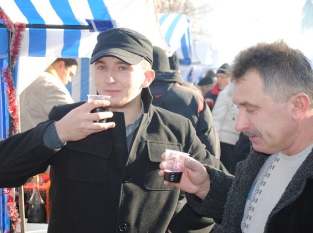 Мукачево розпочало фестивалити на “Червеному вині” (ФОТОРЕПОРТАЖ)