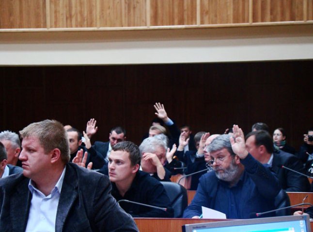 На засіданні Ужгородської міськради розпочинається таємне голосування