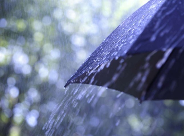 Синоптики та рятувальники попереджають про сильні зливи на Закарпатті 23 жовтня