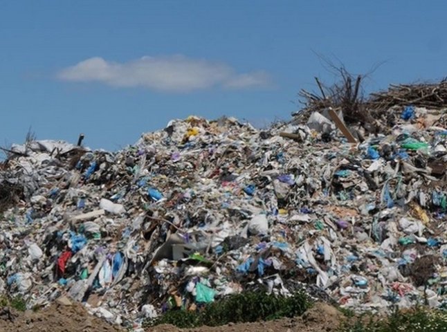 У Мукачеві придбають бульдозер для упорядкування міського сміттєзвалища