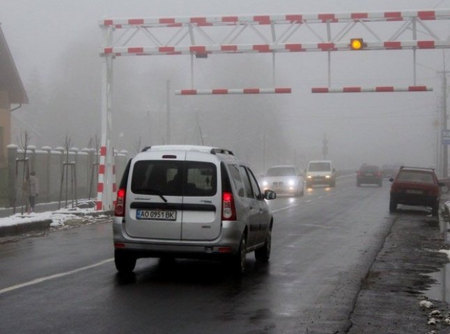 У Мукачеві встановили два обмежувачі руху вантажного транспорту