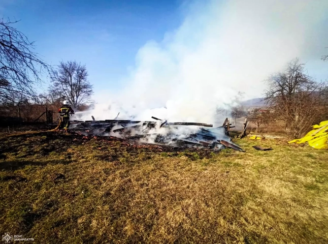 В одному з сіл Мукачівщини трапилась пожежа: що відомо