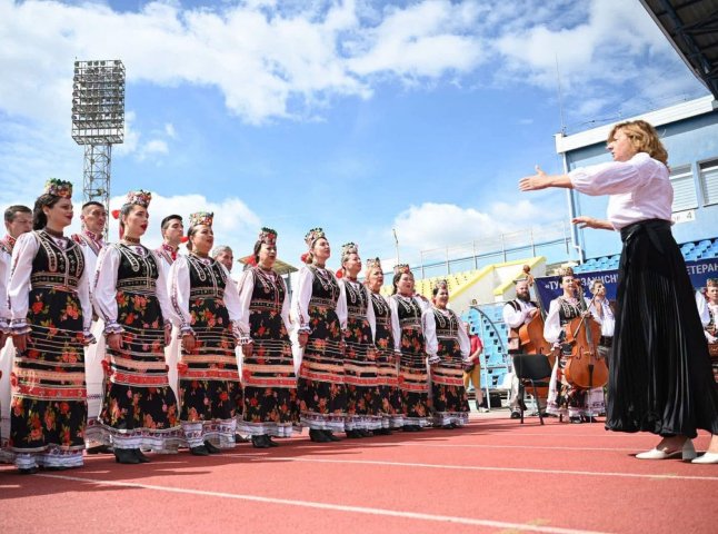 Зеленський присвоїв Закарпатському народному хору найвищий статус