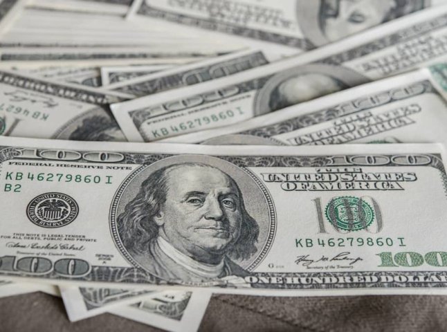 Які долари не приймають в обмінниках та що робити, якщо вдома маєте «білі» 100 доларів