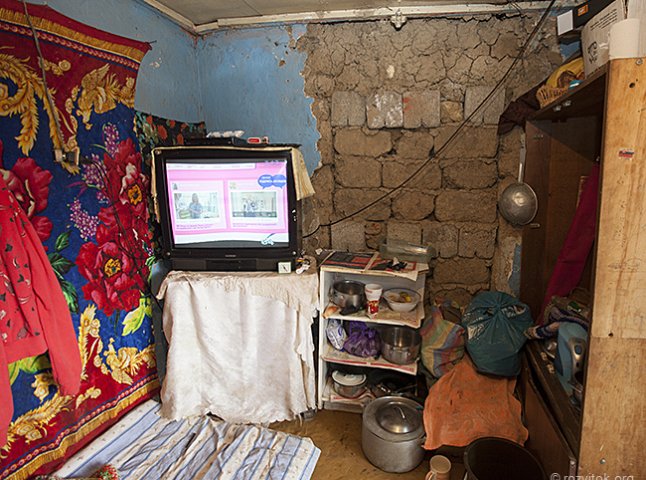 Бідність ромський поселень: біда не в ледачості, а в освіті (ФОТО)