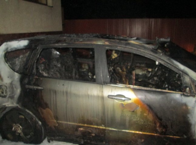 На Ужгородщині затримали чоловіка, який підпалив іномарку «Subaru»