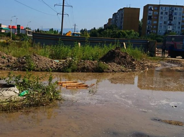 Через аварію на водогоні пів-Ужгорода сидить без води
