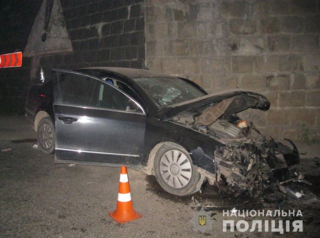 Молодий закарпатець за кермом Volkswagen Passat врізався у стіну тунелю