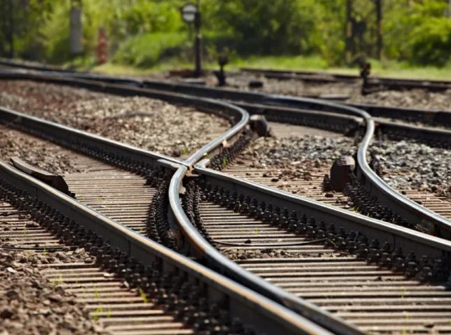 На Закарпатті під колесами потяга загинув 72-річний чоловік: подробиці трагедії