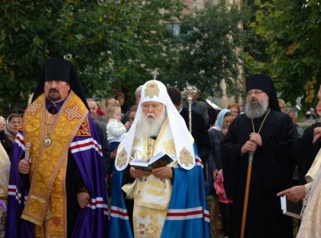 Патріарх Філарет освятив у Виноградові фундамент церкви (ФОТО)