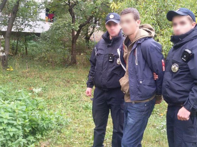 У Мукачеві у підозрілих осіб виявили наркотики