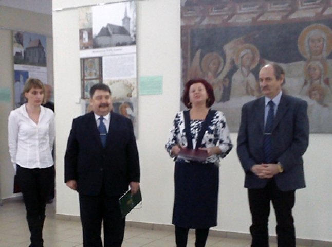 У Музеї архітектури та побуту Закарпаття відкрили виставку церков трьох країн: Румунії, Словаччини та України