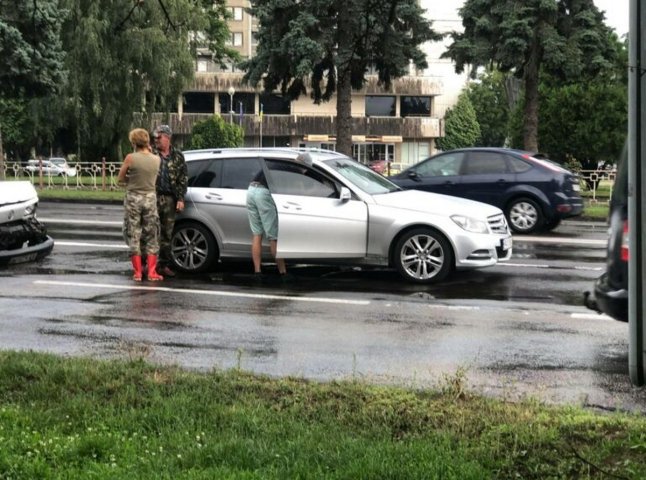 В Ужгороді трапилась ДТП: зіткнулись два авто