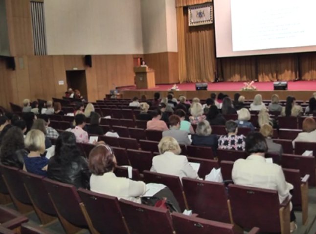 В Ужгороді пройшов науково-практичний семінар для операційних медичних сестер області