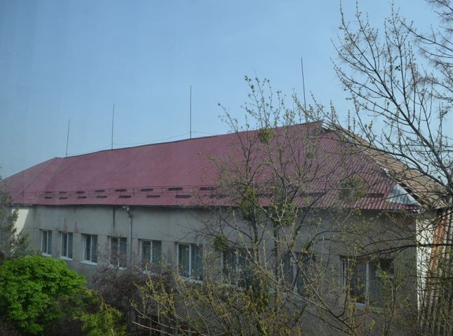 У Мукачівській ЗОШ №6 розпочався ремонт даху