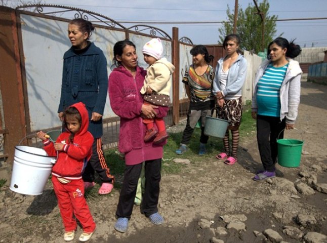Облаштування системи водопостачання та водовідведення у ромських таборах Закарпаття обійдеться у 2,6 млн грн