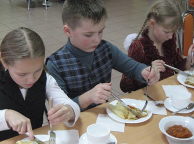 У церковному таборі дітей годували забороненою їжею