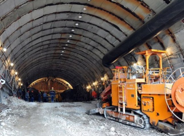 У Карпатах залізничники розпочали роботи на підходах до Бескидського тунелю
