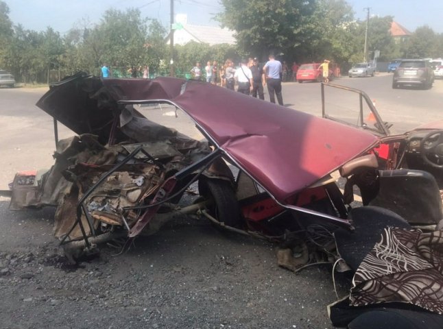 Вщент розтрощені авто: на Іршавщині сталася жахлива ДТП