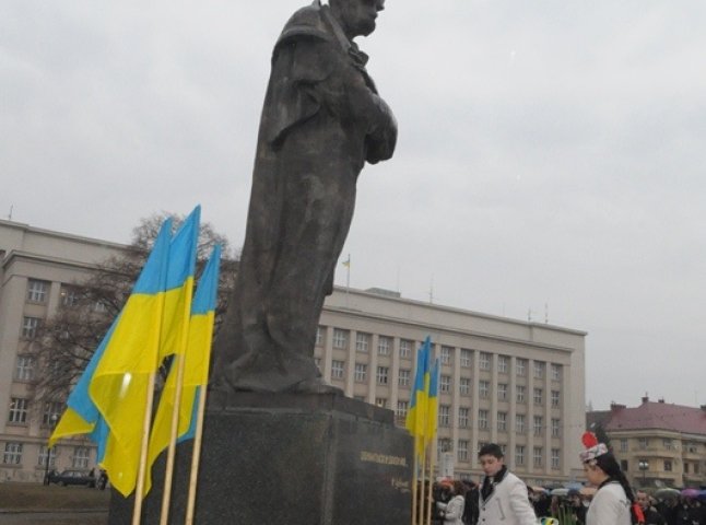 В Ужгороді вшанували пам’ять великого поета, художника, філософа і генія нації Тараса Шевченка (ФОТО)