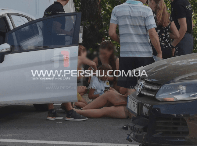 На Мукачівщині сталася аварія: авто сильно пошкоджені