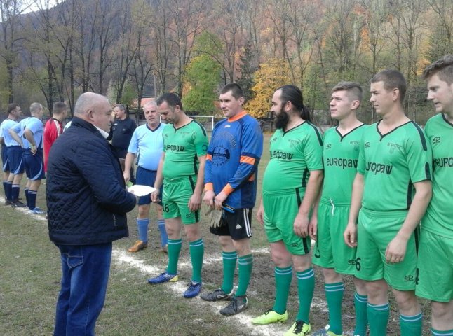 На стадіонах Тячівщини і Рахівщини пройшли футбольні матчі районної та обласної першостей
