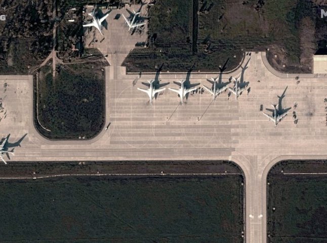 ЗМІ повідомляють про вибухи на російському військовому аеродромі: що відомо