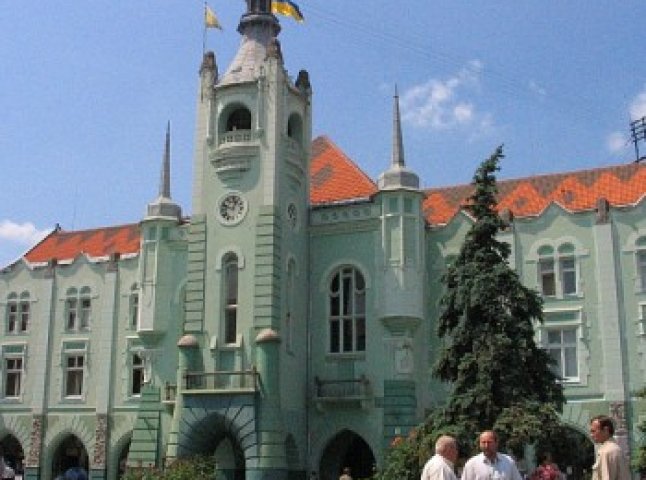 Позачергову сесію Мукачівської міської ради відмінили. Депутати загуляли?