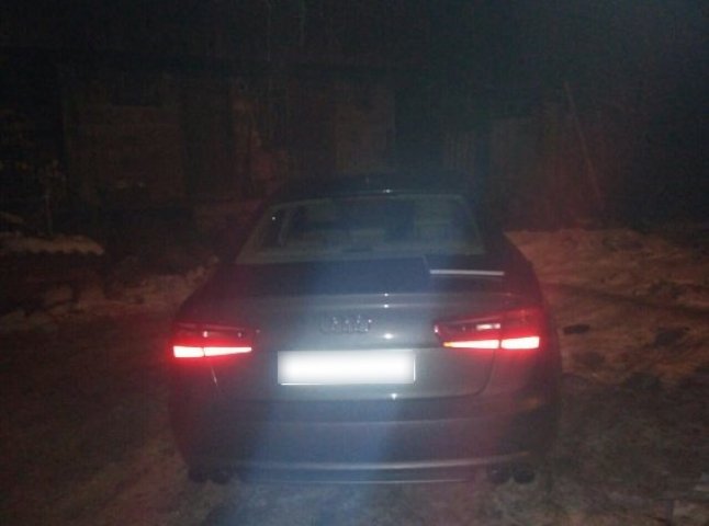 Нові деталі кримінальних розбірок на Рахівщині: у палія, який намагався підпалити автомобіль "Audi", тричі стріляли