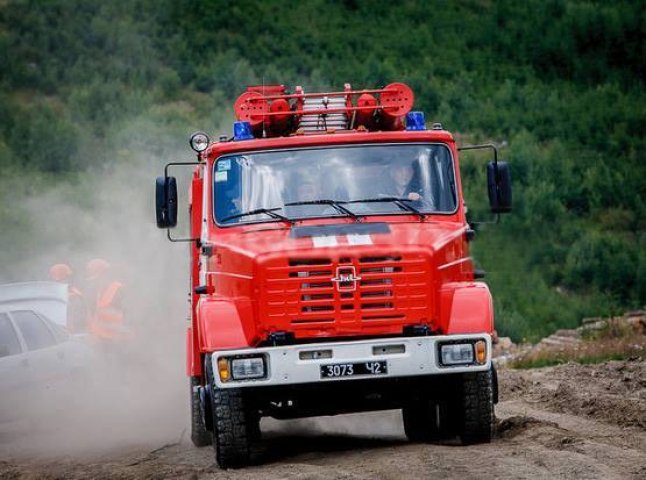 З інтервалом у дві години на Тячівщині трапились дві пожежі на території приватних обійсть