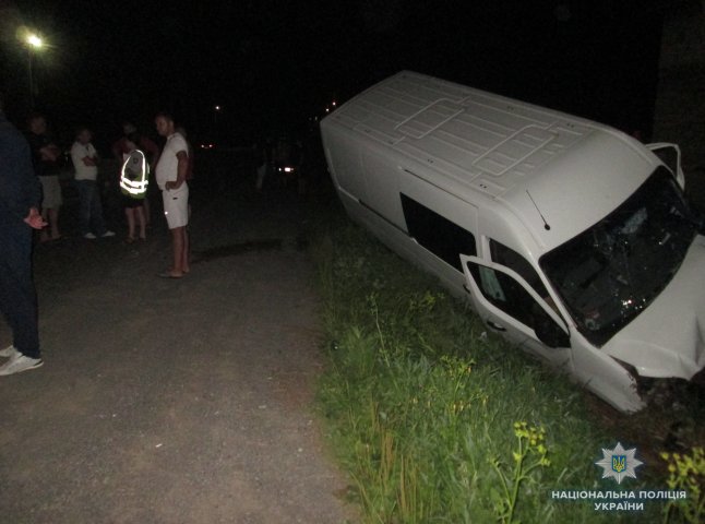 На Тячівщині мікроавтобус потрапив у ДТП: серед потерпілих є дитина